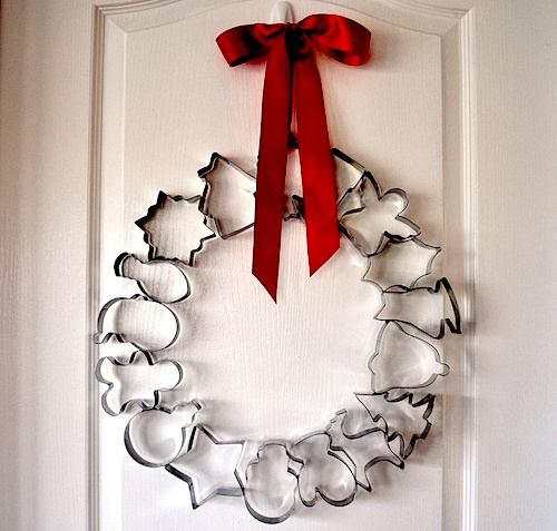 How to Make a Holiday Cookie Cutter Wreath