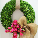 How to Make an Outdoor Boxwood Wreath